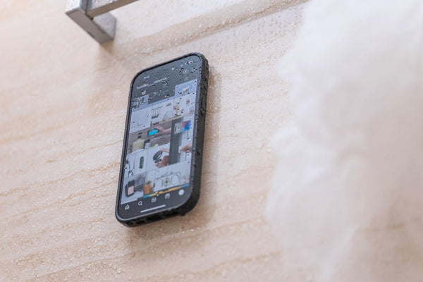 背面磁石で様々な場所に壁付ハンズフリー