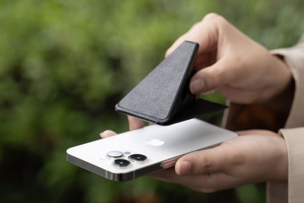 Qi充電時には脱着が容易